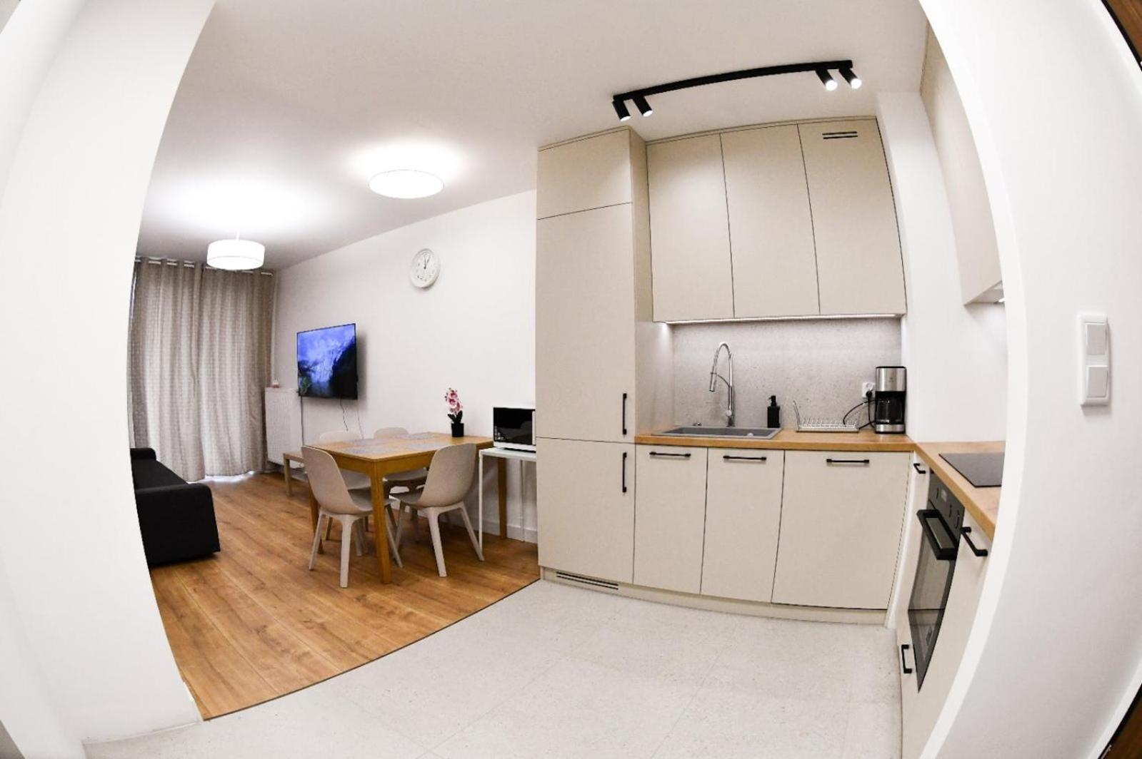 Elegant Two-Room Apartment, Sleeps 4, Near Turon Arena, With Balcony Kraków Eksteriør billede